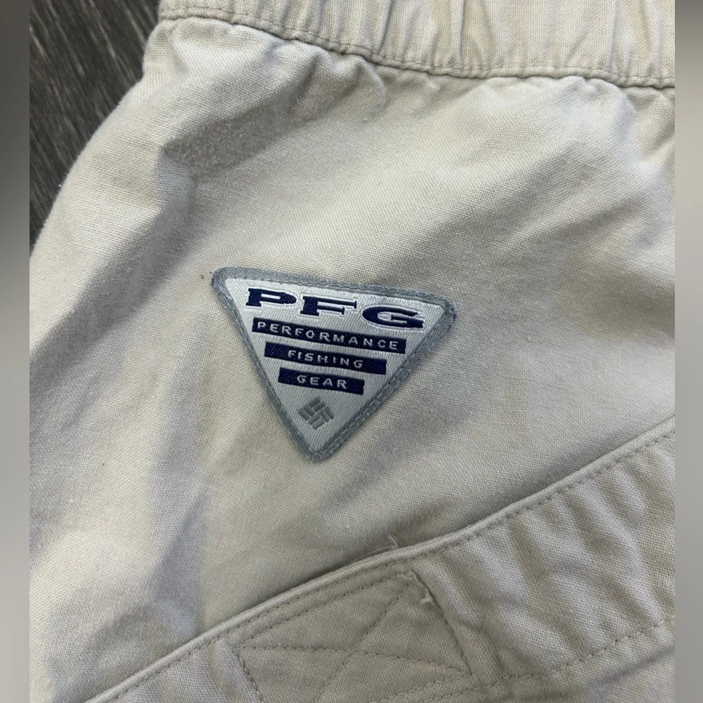 Columbia Men’s PFG Khaki Beige Outdoor Activities Cargo shorts. Size XXL - Picture 6 of 9